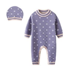 Baby's Romper 2022 Herfst- en winterkleding Super schattig comfortabele trui mode klassieke brief uit ￩￩n stuk kleding voor jongensmeisjes gebreide jumpsuit