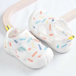 Baby sandalen, heren zomerlopen Leeftijd 0-1-2, anti slip zachtjes opgeloste gaasschoenen, vrouwelijke babyschoenen