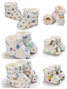 chaussure de bébé chaussure nouveau-née personnalisée chaussure à fourrure multiples couleurs chaussures de chaussure bébé en bassin pour tout-petit coton chaussures de coton bébé chaussure d'hiver chaussures en peluche