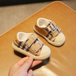 Chaussures bébé bébé premiers marcheurs enfant designer infantile enfant en bas âge filles garçon décontracté maille fond souple anti-dérapant chaussures cadeaux de vacances mode