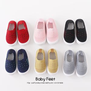 Zapatos de bebé para verano Niños y niñas Zapatos tejidos voladores huecos 210312