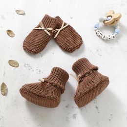 Baby schoenen handschoenen set gebreide geboren meisje jongen laars Mitten mode Butterflyknot peuter baby slipon bed handgemaakte 018M 240126