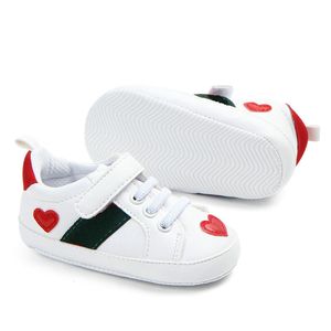 Chaussures bébé nouveau-né bébé filles garçons semelle souple chaussure anti-dérapant cuir Pu baskets semelle Prewalkers 0-18M