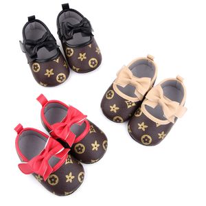 Chaussures de bébé Nouvelle-norme First Walkers Butterfly Knot Princess Chaussures pour bébé filles Soft Souded Flats Moccasins