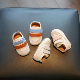 Babyschoenen Lente en herfst Wandelschoenen voor baby's van 1 tot 2 jaar Zachte zool Babyschoenen Boardschoenen voor kinderen Jongens Sport 240115
