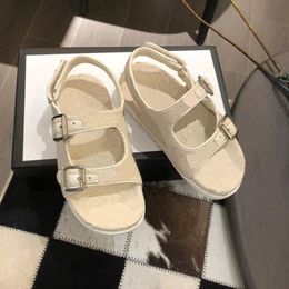 Babyschoenen Zomer Kinderen Designer Sandaal Letter Kinderen Kinderen Toddler Hoge kwaliteit Beach Indoor Sandalen jongens meisjes niet-slip casual dia's groothandel met doos