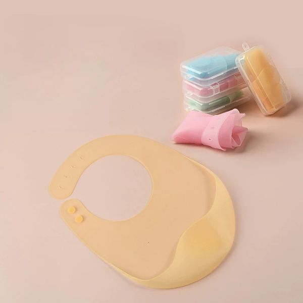 Baby Silicone Bib avec boîte de rangement pour aliments supplémentaires en platine étanche tridimensionnel enfants qui mangent 240412