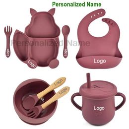 Bébé Silicone Sucker Bol Assiette Tasse Bavoirs Cuillère Fourchette Ensembles Enfants Vaisselle Plats D'alimentation Nom Personnalisé Sans BPA 240131