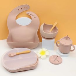 Baby Silicone Table Volet Plaque de restauration avec Sucker Antislip Saucer Bol Bibs Spoon Fork SIppy Cup Kids Training Plats 240416