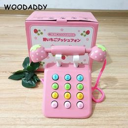 Baby Simulation Téléphone PinkBerry Wooden Toys for Kids Propographic Props Téléphone Classic Toys Gift éducatif Montessori 240422
