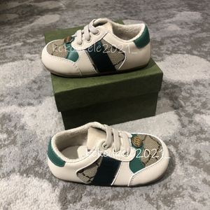 Zapatillas de bebé para niños y niñas, zapatos para niños pequeños, zapatos antideslizantes suaves para exteriores a la moda para primeros pasos, zapatos para niños de 1 a 3 años, caja de regalo