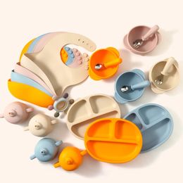 Vaisselle d'alimentation en silicone souple pour bébé pour enfant en bas âge, plats d'aspiration, assiette, fourchette, cuillère, bol, ensemble de tasses, accessoires pour bébé 231229