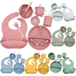 Ensemble de vaisselle en silicone souple pour bébé Plats d'alimentation pour bébé Assiette Sucker Bol Bavoirs Cuillère Fourchette Ensemble Enfants Vaisselle antidérapante sans BPA 240319