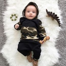 Baby lente sutumn kleding sets 2017 ins babyjongen camouflage lange mouw hoodie + lange PP broek 2 stks Bany kleding A01
