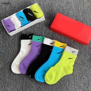 Baby Stockings High Quality Toddler chaussettes Kids Designer Vêtements Taille 2-12 T Boy Girl Couleur d'épissage Design Enfant Pantyhose