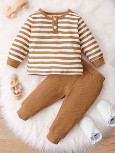 Pantalon de survêtement en tricot gaufré à rayures pour bébé SHE
