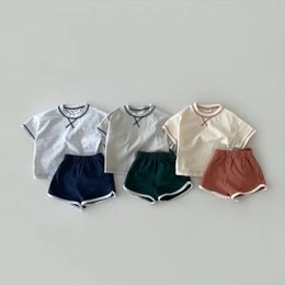 Baby Summer Sway Manga Set Infant Trawer Letter Letter Borded T Shirts Shorts 2 PCS Traje de algodón para bebés 240507
