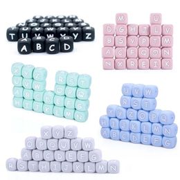 Baby Teether 100pcslot anglais alphabet perles un gratuit pour la chaîne de sucette de dentition de bricolage lettre de silicone 240415