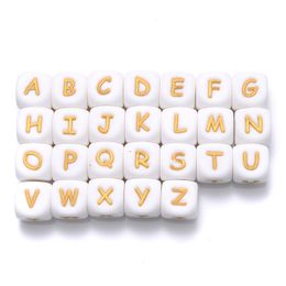 Jouets de dentition pour bébé 100 pièces 12mm Alphabet anglais lettre Silicone lettres perles bébé anneau de dentition nom personnalisé tétine Clips accessoires de dentition 230601