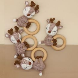 Body Tandsers Toys 1pc BPA Gratis DIY Crochet Elk houten ring rammelaar geboren kinderziektes verpleegkunde soer molair educatief 230427
