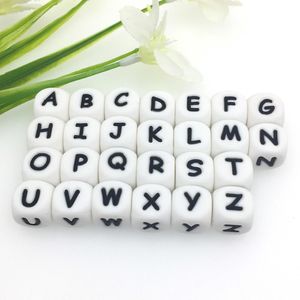 Mordedores para bebés Juguetes Kovict 12 mm 500 piezas Letras de silicona Cuentas Mordedor para bebés Cuentas para masticar Alfabeto para nombre personalizado Collar de dentición DIY 230516