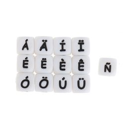 Baby Bijtringen Speelgoed QHBC 50 STUKS 12mm Accent Siliconen Letter Baby Bijtringen Kralen Alfabet Handgemaakte Accessoires Gepersonaliseerde Fopspeen Ketting DIY 230601