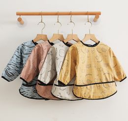 Bébé enfant en bas âge à manches longues bavoir imperméable avec poche bébé garçons filles burp tissu bave dessin animé impression nouveau-né accessoires d'alimentation