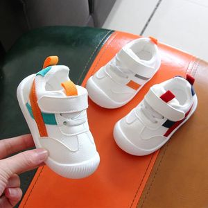 Baby Toddler Chaussures Four Seasons Chaussures 0 à 3 ans Chaussures bébé Soft Bottom Girls Not Slip Boys Mesh Breathable Single Shoes 240506