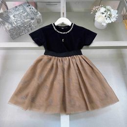 Baby tracksuits Girls Dress Suit voor kinderen Designer Kleding Maat 90-150 cm Shiny Hot Diamond Fake Necklace T-shirt en kanten rok 24april