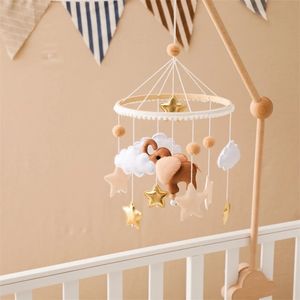 Baby Wooden Rattles Bed Bell Soft Felt Cartoon Elephant étoile nuageuse lice de liphède Bell Mobile Berceau Montessori Education Toys 231221