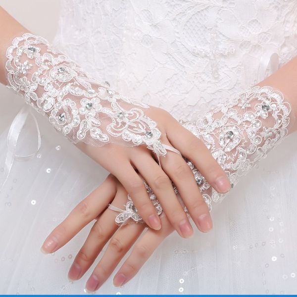 BacklakeGirls gros Appliques accessoires de mariage femmes dentelle paillettes pas cher gant de mariée sans doigts nouvelle mariée gants 2018