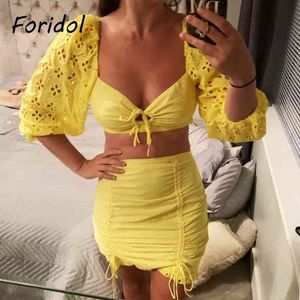 Vestido de encaje amarillo sin espalda con encaje bordado trajes mujeres ahueca hacia fuera la playa vestido de verano conjuntos de manga de hojaldre bodycon mini vestido 210415