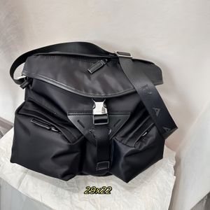 Sac à dos sacs de créateurs de sacs d'épaule Classic Unisexe Sacs à main Triangle Metal Zipper de haute qualité Multi Pocket Schoolbag 7a