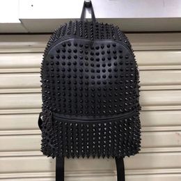 Backpack Europe and the United States Fashion Men Men Men personnalisé Sac de voyage rivet personnalisé en cuir de bagages multifonctionnels