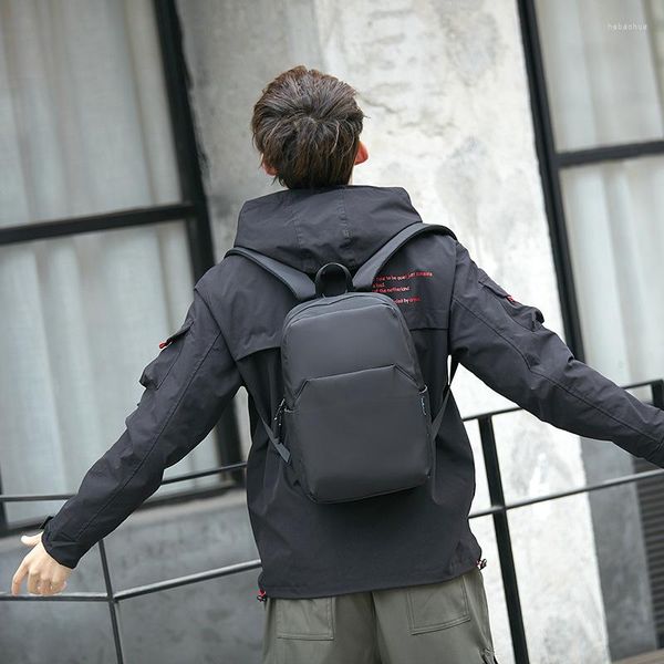 Diseño de nicho de alta calidad de mochila Simple Casual Small Pe Small Homing Business Commuter Water Travel