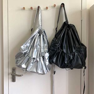 Style de sac à dos 2023 nouvelle capacité sac à dos argenté léger classe pour filles cordon plissé sac à dos de voyage pour femmesstylelishhandbagsstore