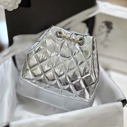 Sac à dos élégant sac à bandoulière pour femmes 20 cm visage brillant diamant à motifs matériel en argent boucle métallique sac à main Matelasse chaîne bandoulière sacs de maquillage