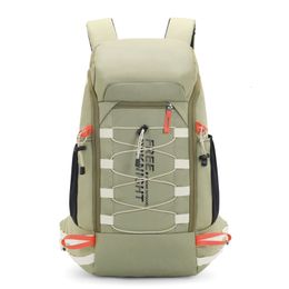 Backpackpakketten Gratis Knight Unisex 40L Outdoor Travel Bag Multipocket Waterdichte sport Backpack Grote capaciteit Wandelen Klimmen 230821