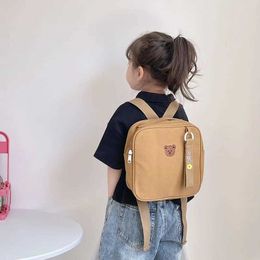 Rugzakken 1 schattige baby -rugzak voor jongens en meisjes Koreaanse mode schattige cartoon bear peuter backpack draagbare mini boy backpackl240502