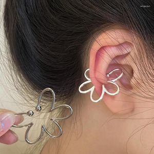 Boucles d'oreilles arrière 2pc mode exagéré à fleur creux Clip d'os de boucle d'oreille non percée Couchette de couleur pour les femmes bijoux esthétique des filles