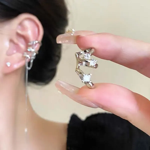 Pendientes traseros Un par de pendientes de clip de tres capas con diamantes de imitación huecos asimétricos brillantes para mujeres y niñas, borlas largas sin piercing