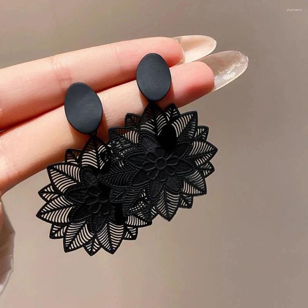 Pendientes Pendientes Clip de flores negras para mujeres Personalidad de roca exagerada Joyería de boda no perforada