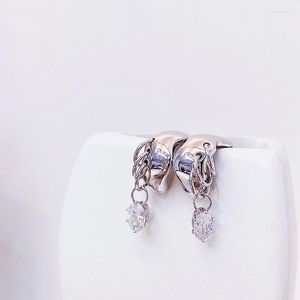 Dos Boucles d'oreilles Clip-on Vis Retour Corée Argent Couleur Personnalisé Charme Froid De Luxe All-match Femmes Anniversaire Simple Classique Bling