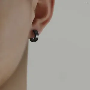 Pendientes traseros con Clip para la oreja sin agujeros, tachuelas para hombre modernas y personalizadas, de alta gama, con un solo orificio, anillo negro