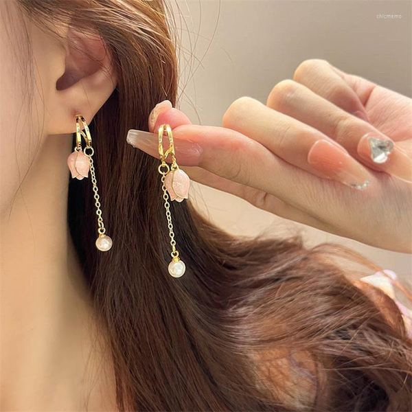 Boucles d'oreilles arrière Clip d'oreille de tulipe rose coréen pour le tempérament de la mode féminin Long Clip perlé sur les femmes Mariage non percé