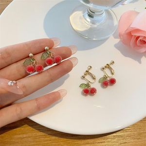 Dos Boucles D'oreilles Style Coréen Mignon Doux Cristal Cerise Super Fée Petit Clip Rouge Sans Piercing Pour Femmes Filles