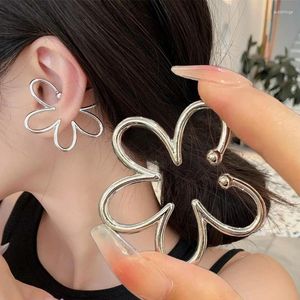 Boucles d'oreilles sans fleur percée