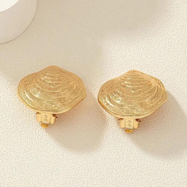 Boucles d'oreilles Backs Obega Metal Shell Clip de forme d'oreille pour une femme Sinimmering Gold Color Sector Fashion Unique Holiday Beach Jewelry