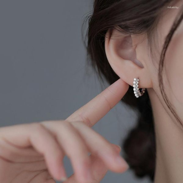 Pendientes de espalda S925 Equipo de tendencia de plata esterlina se ve un clip de oreja de perla natural estilo punk