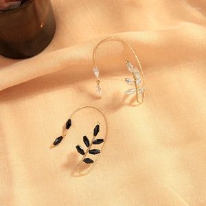 Dos Boucles D'oreilles Conception Simple 2023 Noir / Blanc Feuille De Verre Clip Errant Pour Les Femmes À La Main En Gros De Mode Unique Boucle D'oreille Charme Date Cadeau